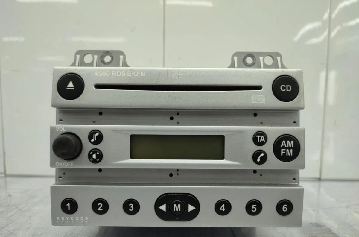 Autoradio FORD FIESTA 5 PHASE 1 occasion
