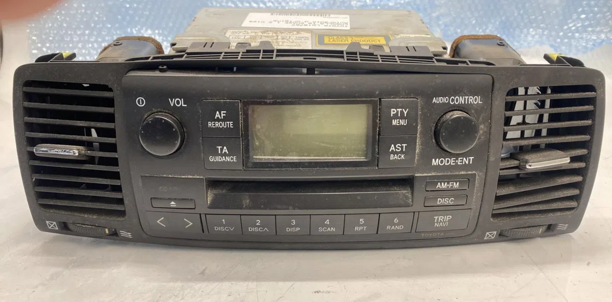 Autoradio Toyota COROLLA (_E12_) 2.0 d-4d (cde120r_, cde120l_) (2002-2006) occasion
