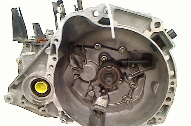 Boîte de vitesses manuelle NISSAN MICRA III occasion — photo 3