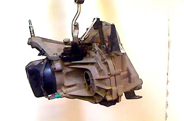 Boîte de vitesses manuelle NISSAN MICRA III occasion — photo 2