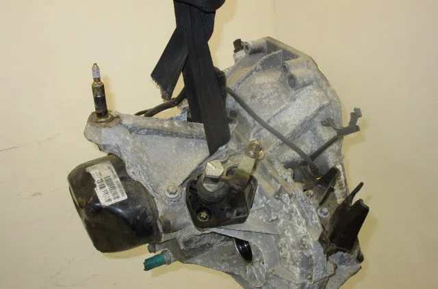 Boîte de vitesses manuelle NISSAN MICRA III occasion — photo 2