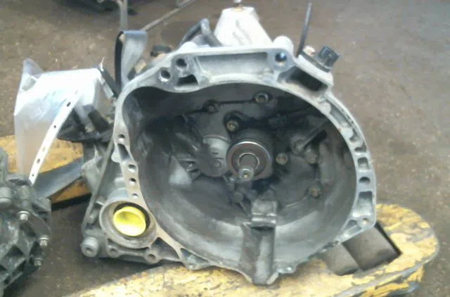 Boîte de vitesses manuelle NISSAN MICRA occasion — photo 3