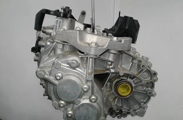 Boîte de vitesses manuelle Volvo V40 3/5 portes (525) D2 (2012-2016) occasion — photo 3