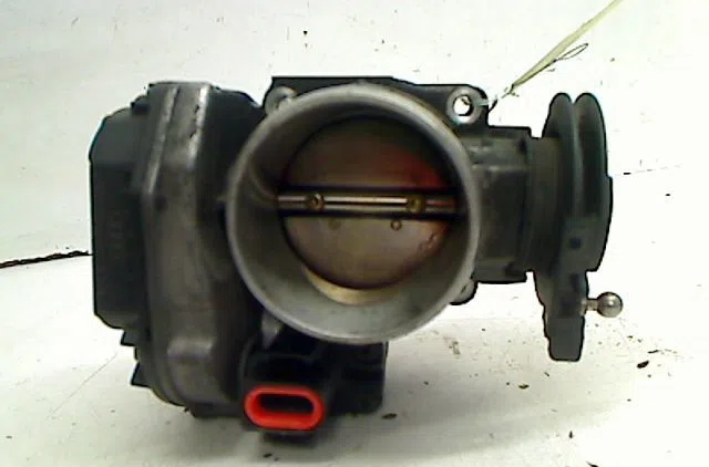 Boitier papillon Audi A4 B5 (8D2) 1.8 t (1995-2000) occasion — photo 2