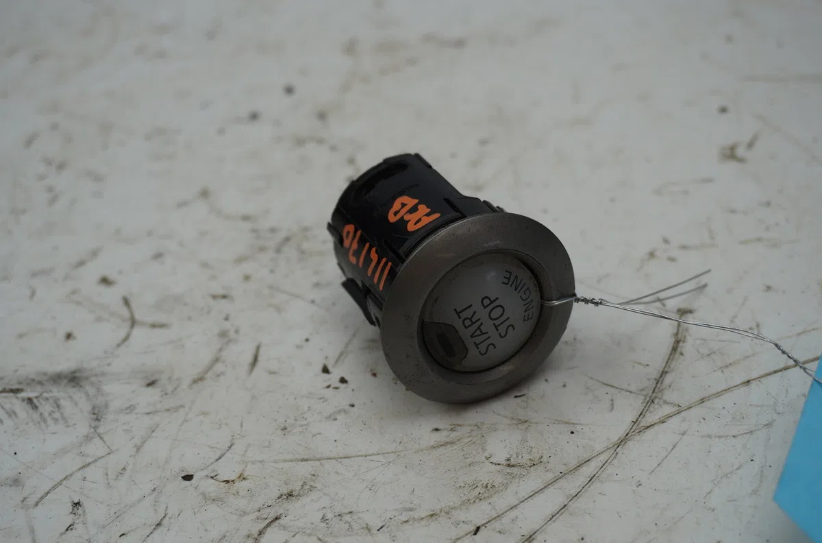 Bouton de demarrage start-stop Nissan NP300 NAVARA Pick-up (D23, D23T) 2.3 dci 4x4 (d231) (2015) occasion — photo 4