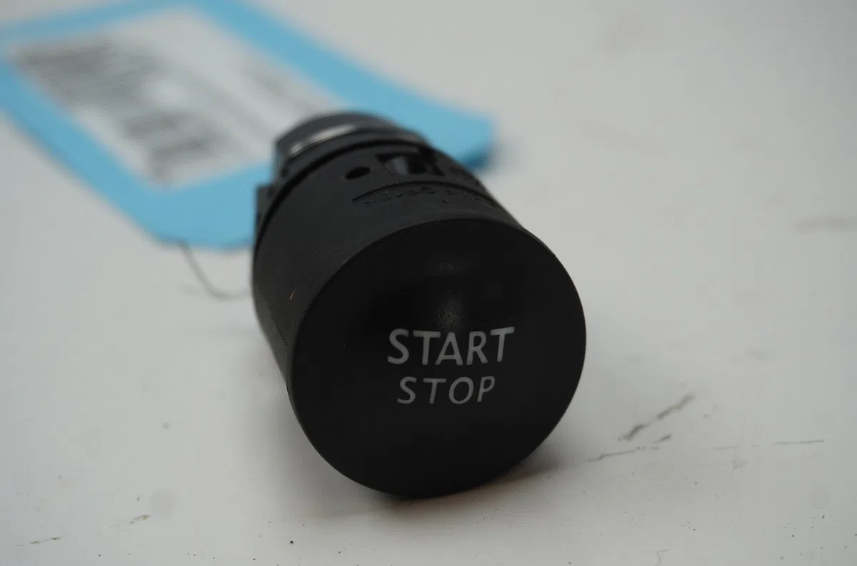 Bouton de demarrage start-stop Renault CLIO IV (BH_) 1.2 16v (2012) occasion — photo 2