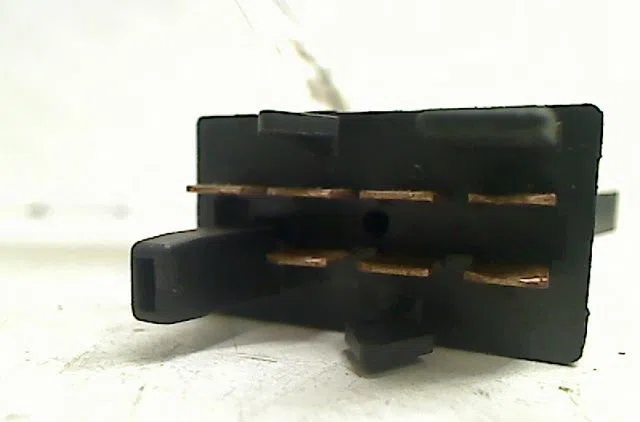 Bouton de warning Audi A4 B5 (8D2) 1.9 tdi (1995-2000) 4 portes occasion — photo 2