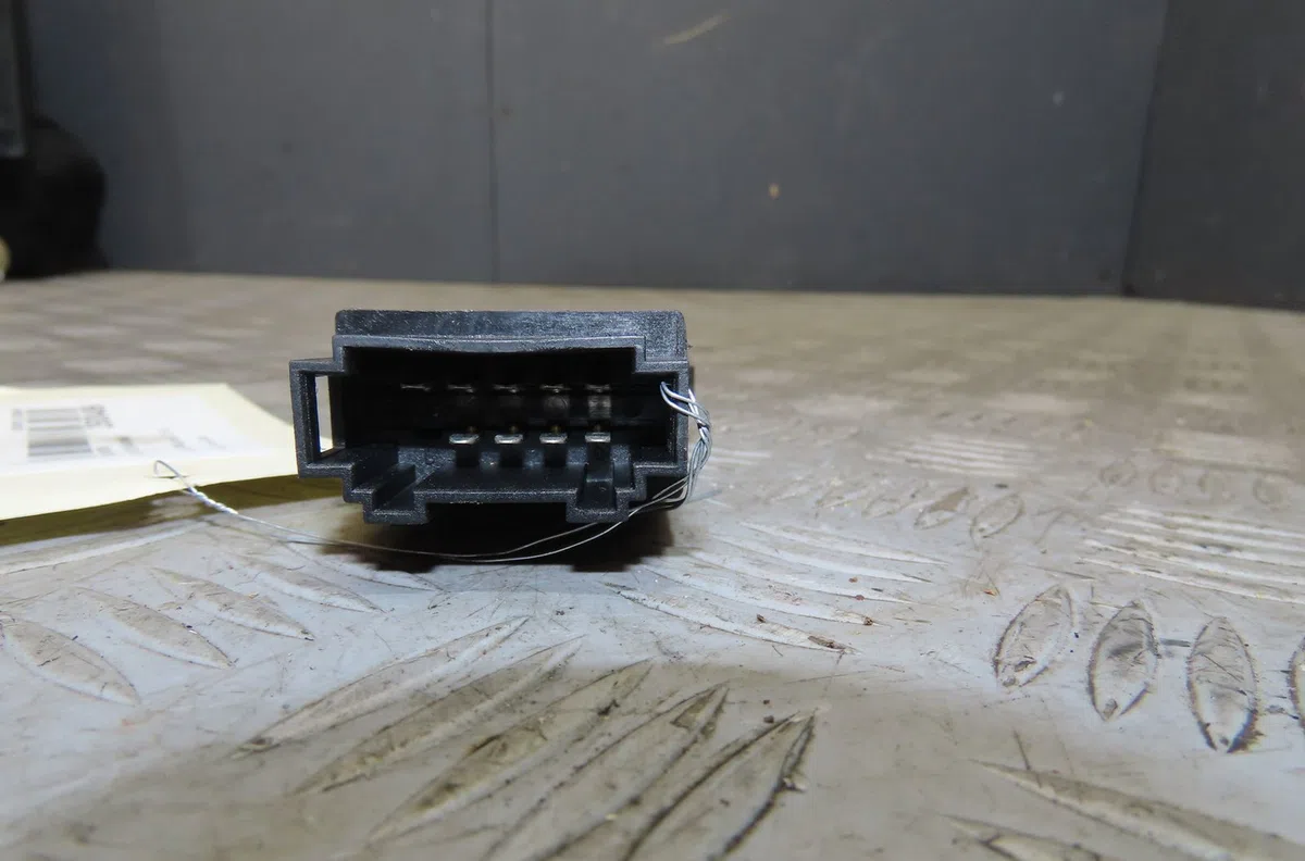 Bouton de warning Audi A6 C5 (4B2) 2.5 tdi quattro (1997-2005) occasion — photo 2
