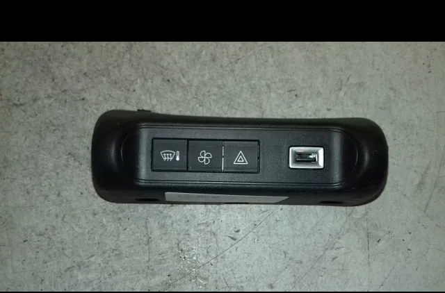 Bouton de warning CITROEN AMI occasion — photo 2