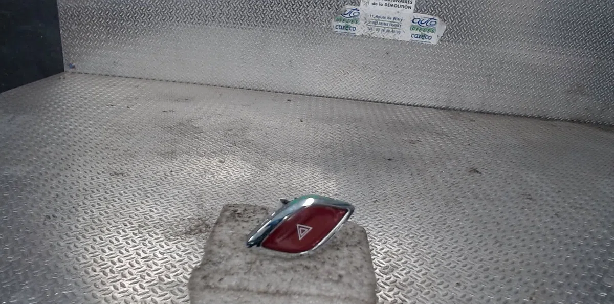 Bouton de warning CITROEN C3 2  C3 2 PHASE 2 occasion — photo 2