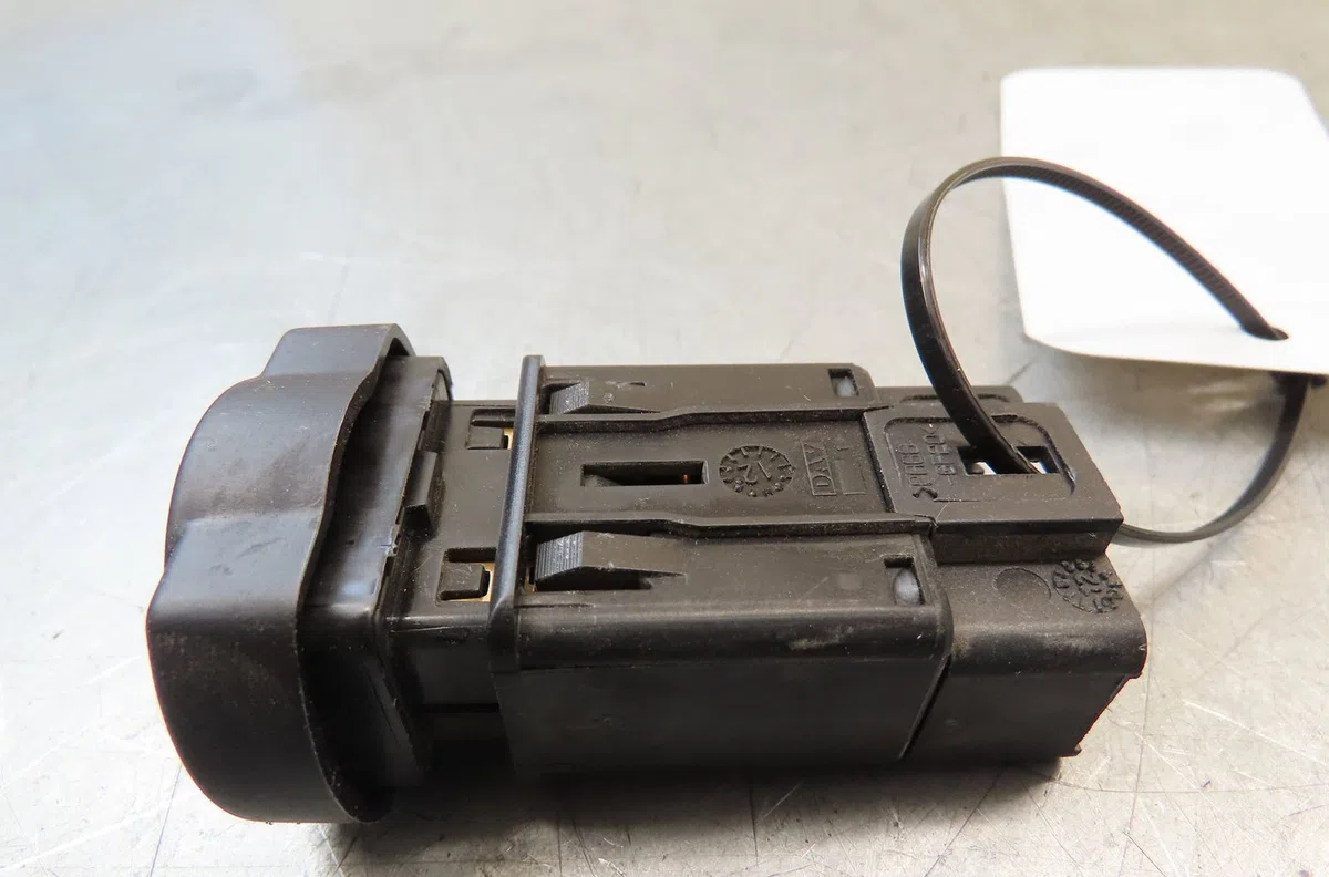 Bouton de warning Dacia DUSTER (HS_) 1.5 dci (hsmc) (2010-2018) occasion