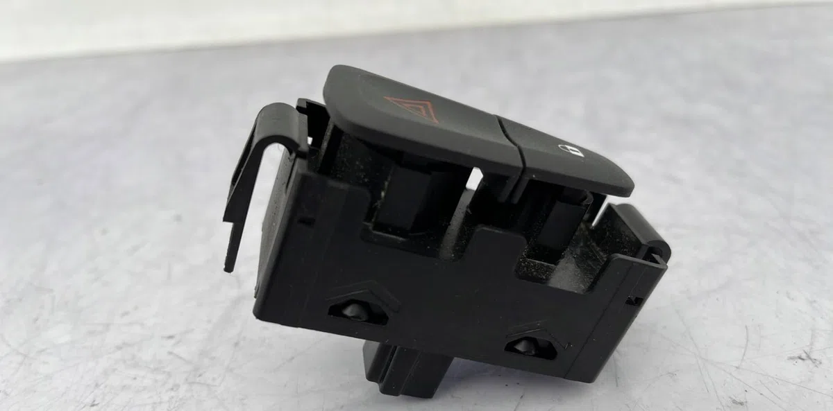 Bouton de warning DACIA SANDERO 2 PHASE 2 occasion — photo 2