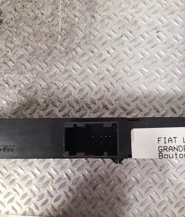 Bouton de warning FIAT GRANDE PUNTO occasion — photo 2