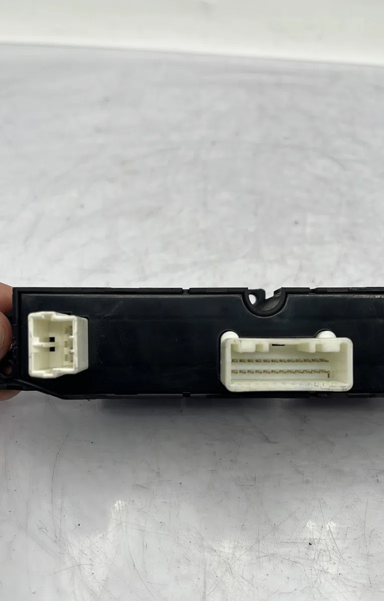 Bouton de warning KIA CEE-D 1 SPORT WAGON PHASE 2 BREAK occasion — photo 4