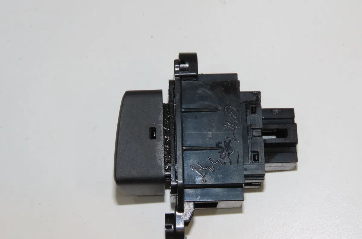 Bouton de warning Kia CEE'D (JD) 1.0 t-gdi (2015-2018) occasion — photo 2