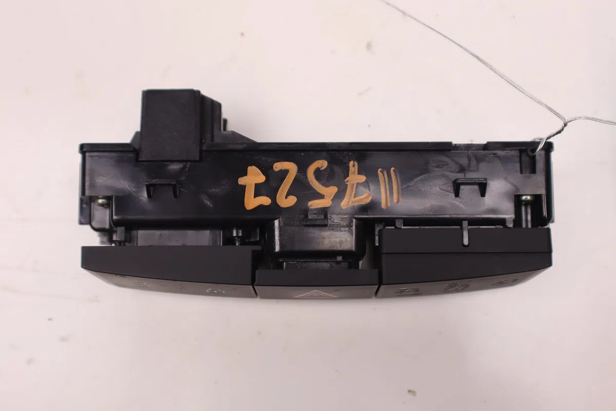 Bouton de warning Opel ASTRA J (P10) 1.7 cdti (68) (2009-2015) occasion — photo 2
