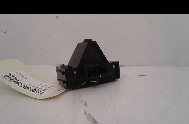 Bouton de warning Opel CORSA D (S07) 1.0 (l08, l68) (2009-2014) 3 portes occasion — photo 2