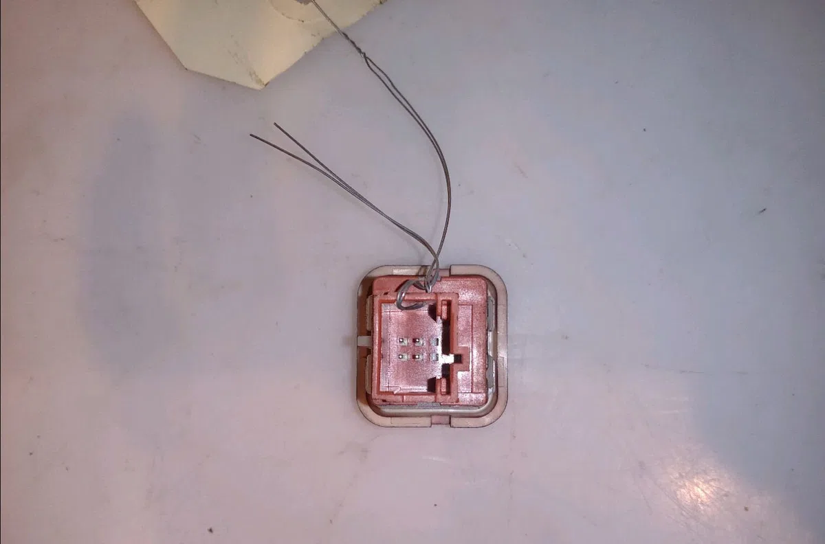 Bouton de warning Peugeot 1007 (KM_) 1.4 hdi (2005) occasion — photo 2