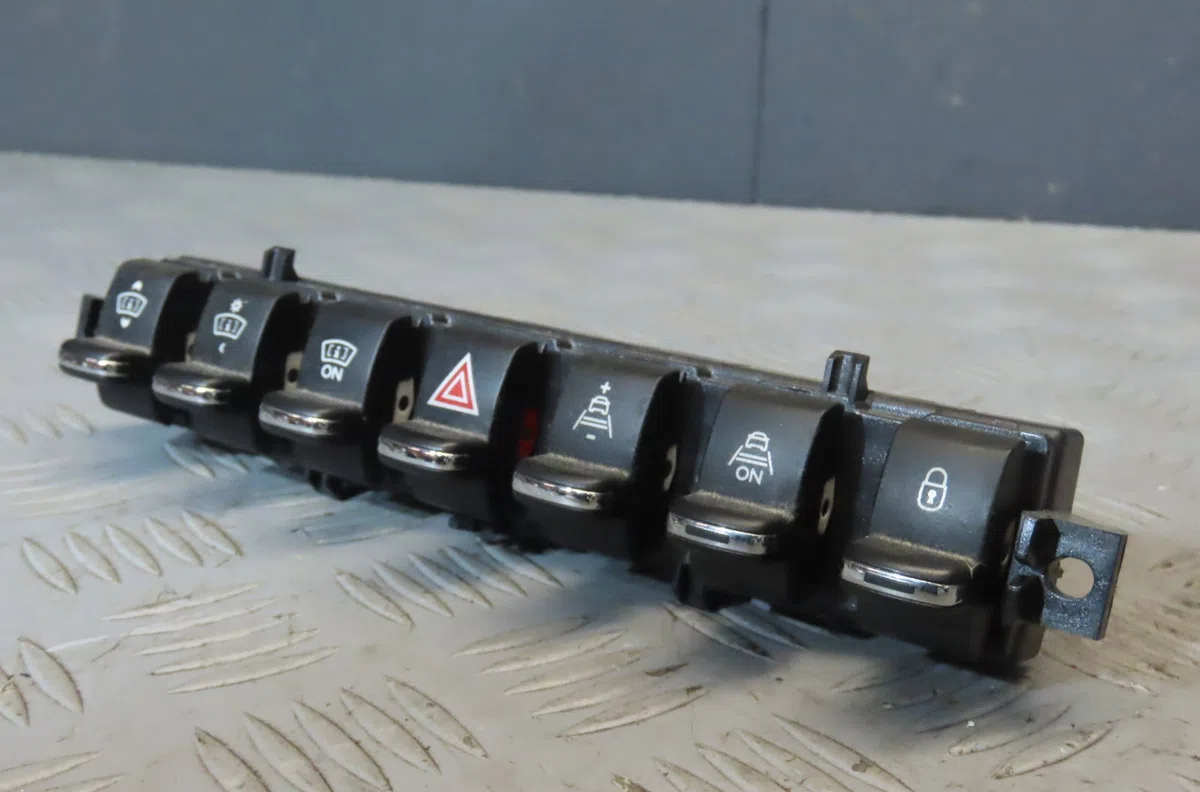 Bouton de warning PEUGEOT 3008 2014 occasion — photo 2