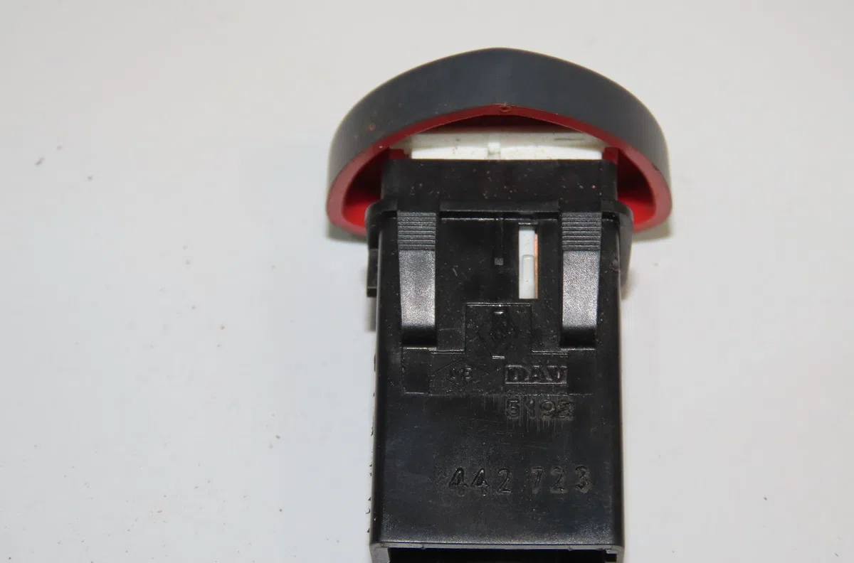Bouton de warning Renault CLIO II (BB_, CB_) 1.4 16v (b-cb0p, bb13) (2000-2008) 5 portes occasion