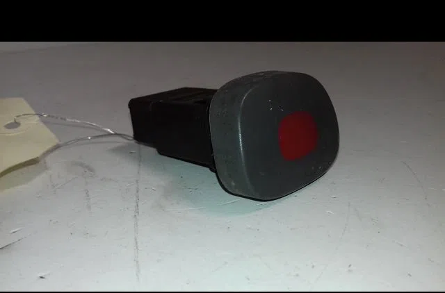 Bouton de warning Renault CLIO II (BB_, CB_) 1.4 (b-cb0c, b-cb0s) (1998-2005) occasion — photo 2