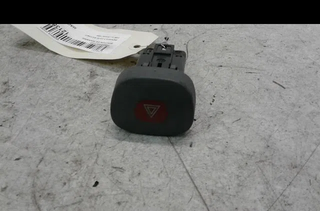 Bouton de warning Renault CLIO II (BB_, CB_) 1.6 (b-cb0d, bb00) (1998-2005) occasion — photo 2