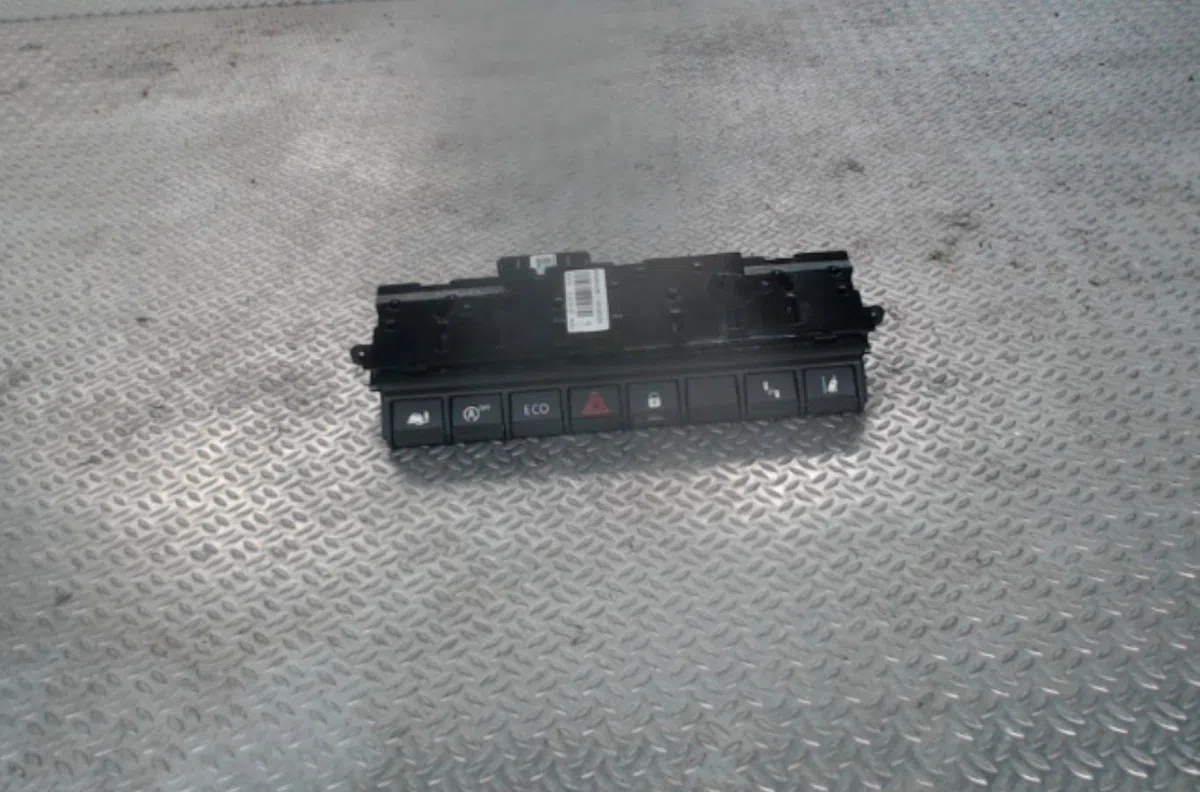 Bouton de warning RENAULT MASTER 3  0 occasion — photo 2