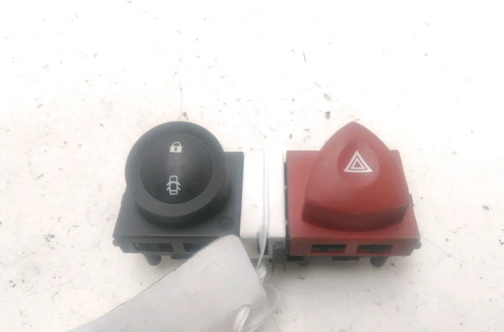 Bouton de warning Renault MEGANE II Break (KM0-1_) 1.9 dci (2005-2009) occasion