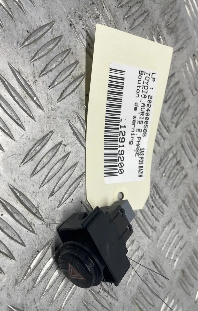 Bouton de warning TOYOTA AURIS 2 PHASE 2 BREAK occasion — photo 4