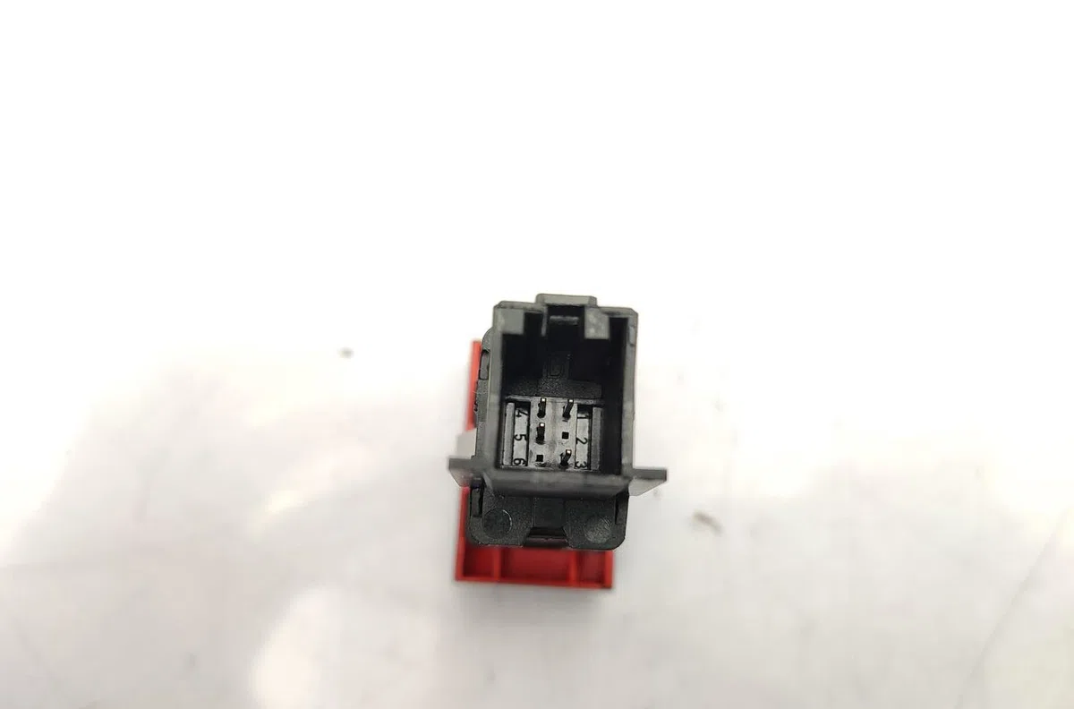 Bouton de warning VOLKSWAGEN POLO 5 PHASE 1 occasion — photo 2
