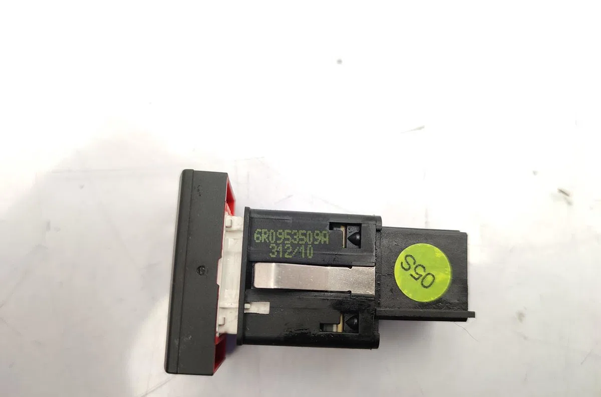 Bouton de warning VOLKSWAGEN POLO 5 PHASE 1 occasion — photo 4