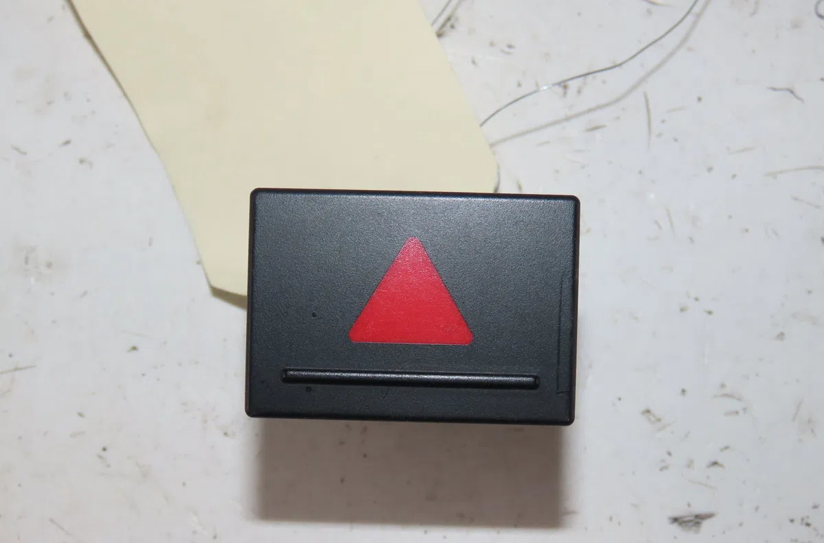Bouton de warning Volkswagen TOUAREG (7LA, 7L6, 7L7) 3.0 v6 tdi (2004-2010) occasion — photo 3