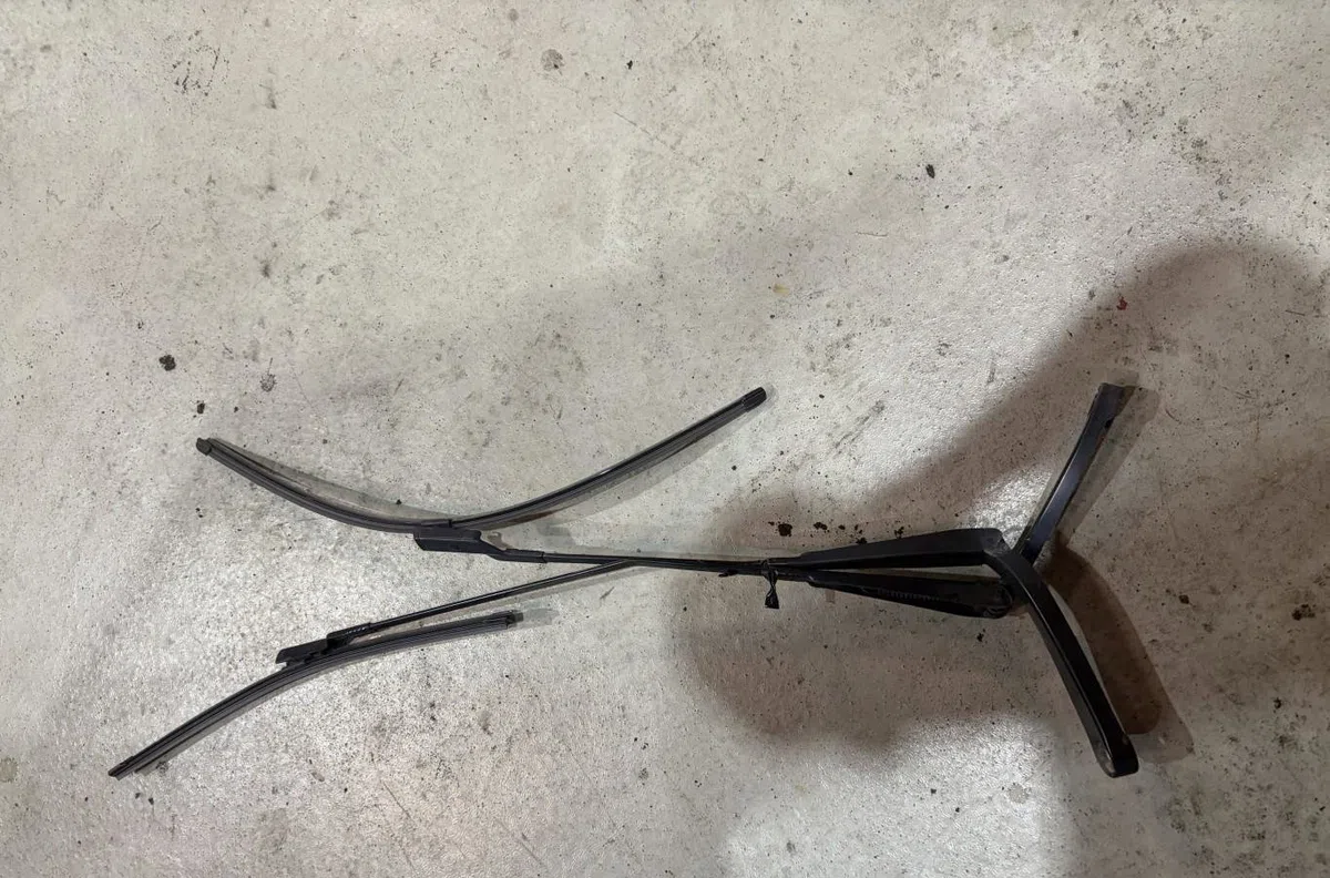 Bras essuie-glace avant gauche RENAULT TRAFIC 3 COURT PHASE 1 occasion — photo 3