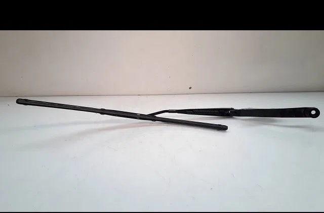 Bras essuie-glace avant gauche Toyota RAV 4 II (_A2_) 2.0 4wd (aca21, aca20) (2000-2005) occasion — photo 2
