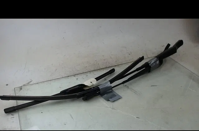 Bras essuie-glace avant VOLKSWAGEN PASSAT occasion — photo 2