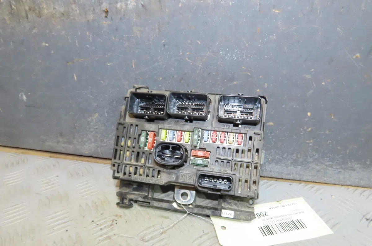 Bsm (boitier servitude moteur) Citroen C4 I (LC_) 1.6 hdi (2004-2011) 5 portes occasion — photo 2