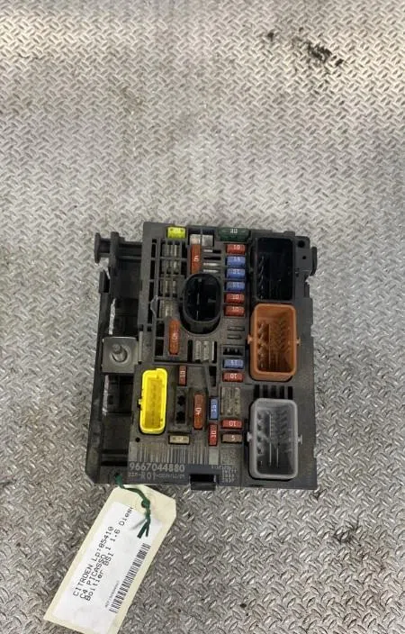 Bsm (boitier servitude moteur) CITROEN C4 PICASSO 1 occasion — photo 2