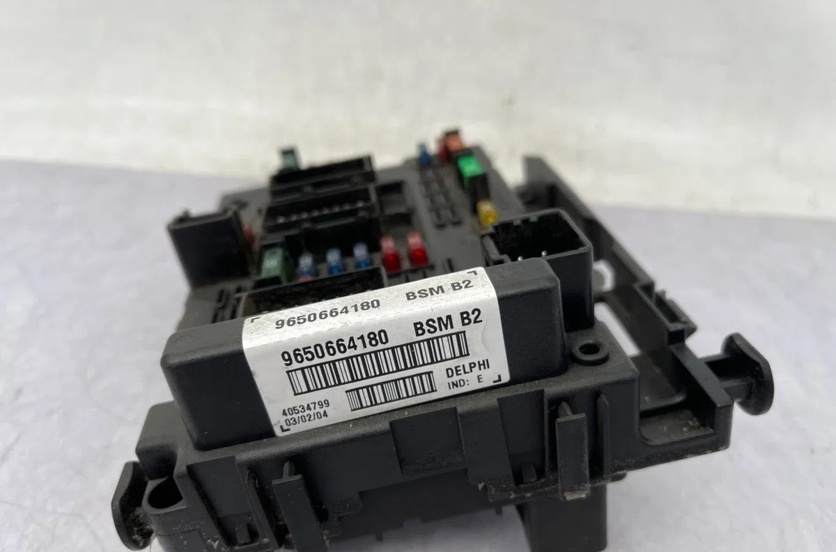 Bsm (boitier servitude moteur) PEUGEOT 206 PHASE 2 occasion — photo 2