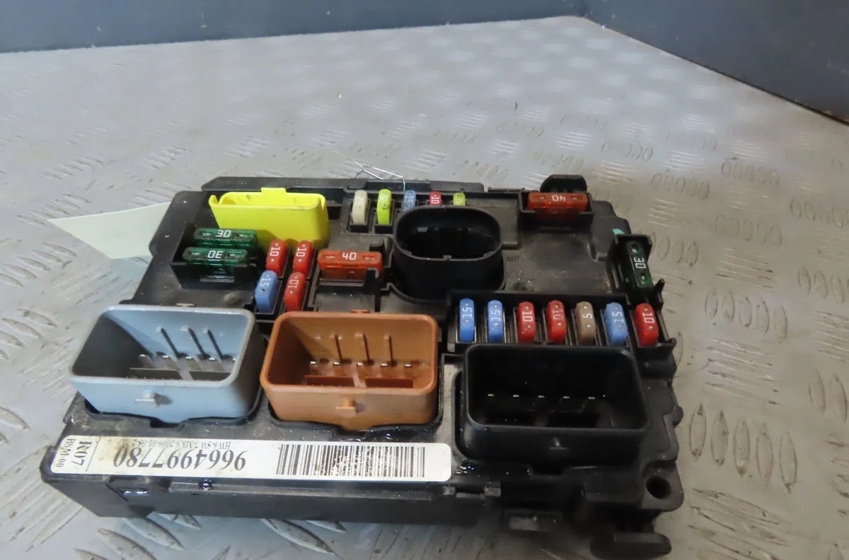 Bsm (boitier servitude moteur) PEUGEOT 207 2009 occasion — photo 4