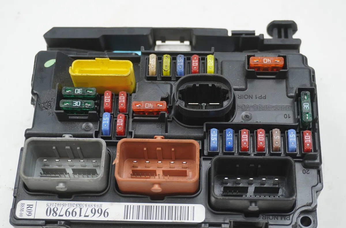 Bsm (boitier servitude moteur) Peugeot 207 SW (WK_) 1.6 hdi (2007-2012) 5 portes occasion — photo 3