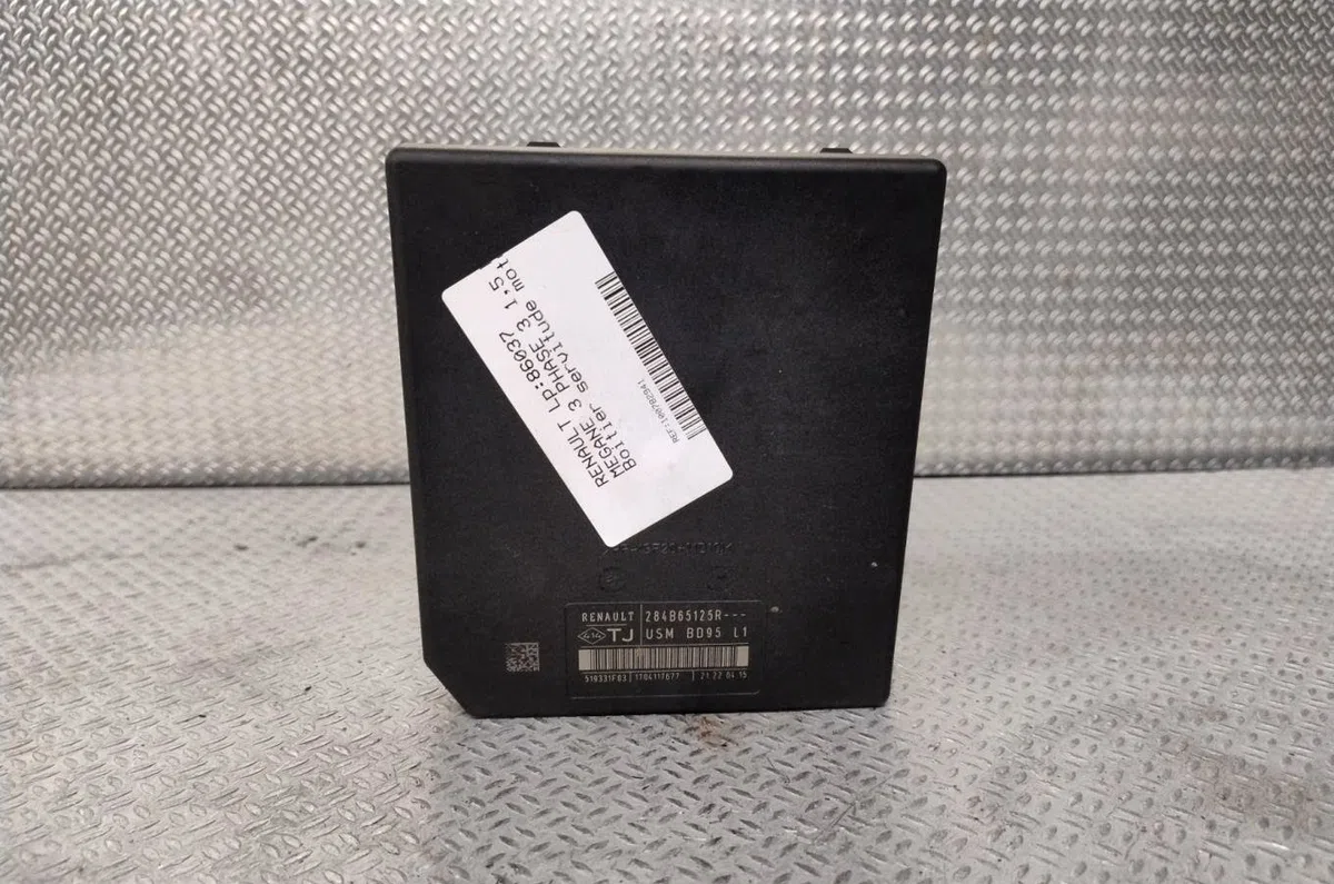 Bsm (boitier servitude moteur) Renault MEGANE III 3-5 portes (BZ0-1_, B3_) 1.5 dci (bz1g, bz1w, bz0r) (2013-2015) 5 portes occasion — photo 3