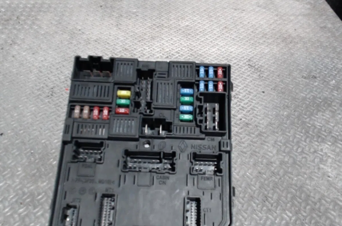 Bsm (boitier servitude moteur) RENAULT SCENIC 4 occasion — photo 3