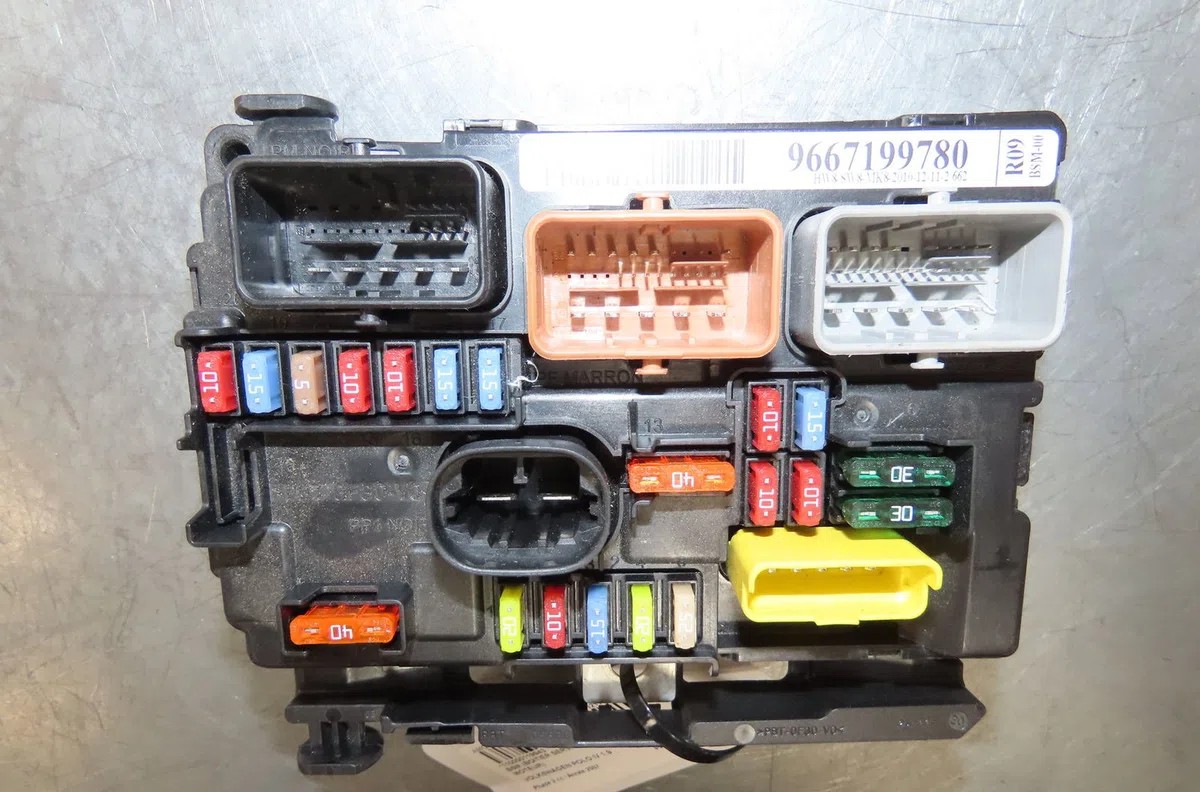 Bsm (boitier servitude moteur) Volkswagen POLO (9N_, 9A_) 1.9 tdi (2001-2009) 5 portes occasion — photo 2