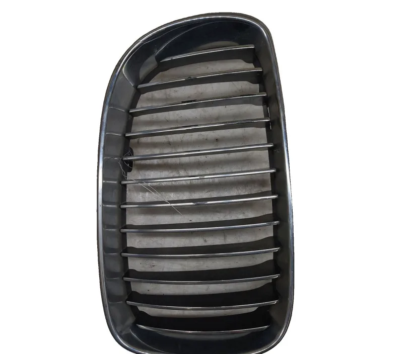 CALANDRE DROIT BMW SERIE 1 I 51137166440