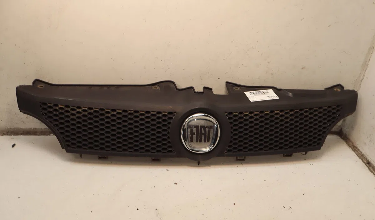 Calandre Fiat PANDA (169_) 1.3 d multijet 4x4 (169.axc2a) (2004) occasion — photo 2