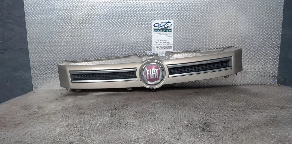 Calandre FIAT PANDA 2  PANDA 2 PHASE 2 occasion — photo 4