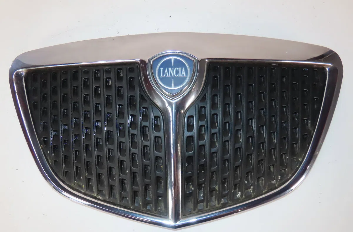Calandre Lancia YPSILON (843_) 1.2 (843.axa1a) (2003-2011) occasion — photo 2