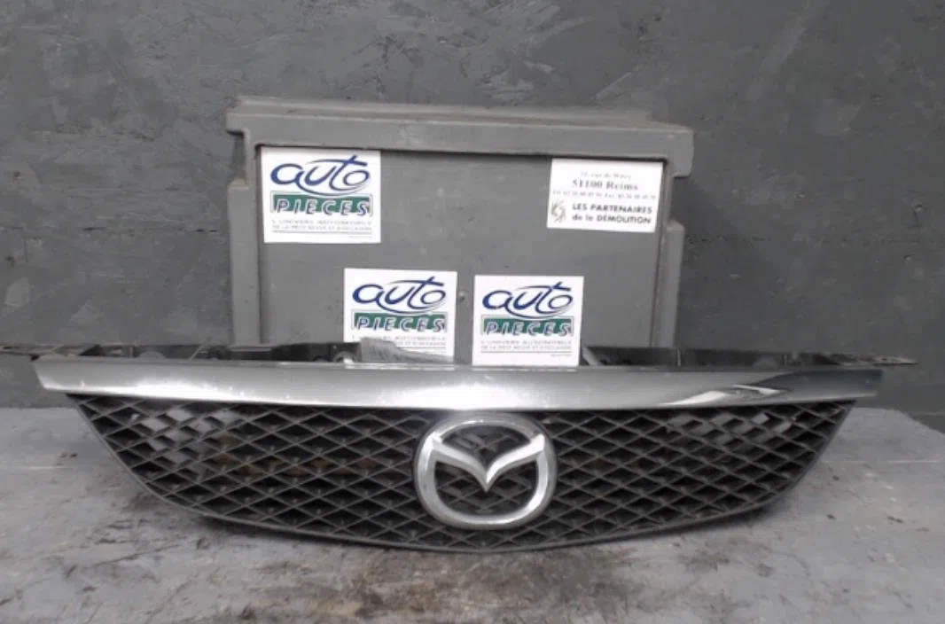 Calandre Mazda 323 F VI (BJ) 2.0 td (1998-2001) 5 portes occasion — photo 2