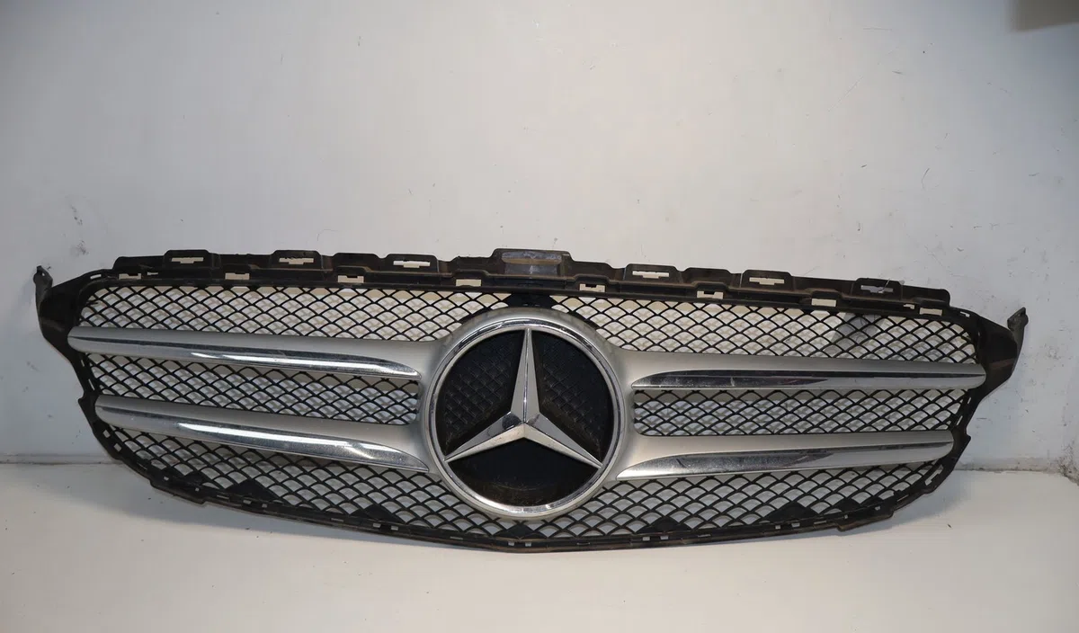 Calandre Mercedes-benz CLASSE C T-Model (S205) C 220 bluetec - d (205.204) (2014-2018) occasion — photo 4