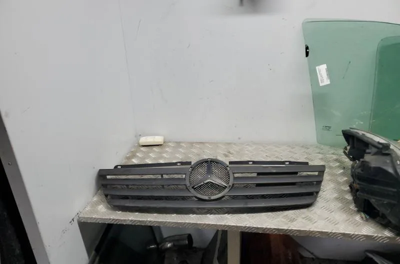 Calandre MERCEDES VANEO 414 occasion